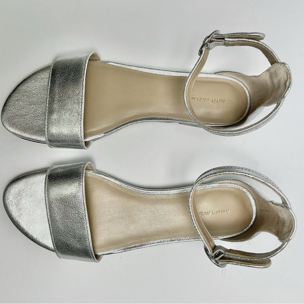 Ann Taylor Silver Strappy Sandal Flat size 8